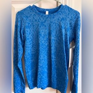 Lululemon swiftly relaxed long sleeve. not sold anymore. new with tags. size 4.